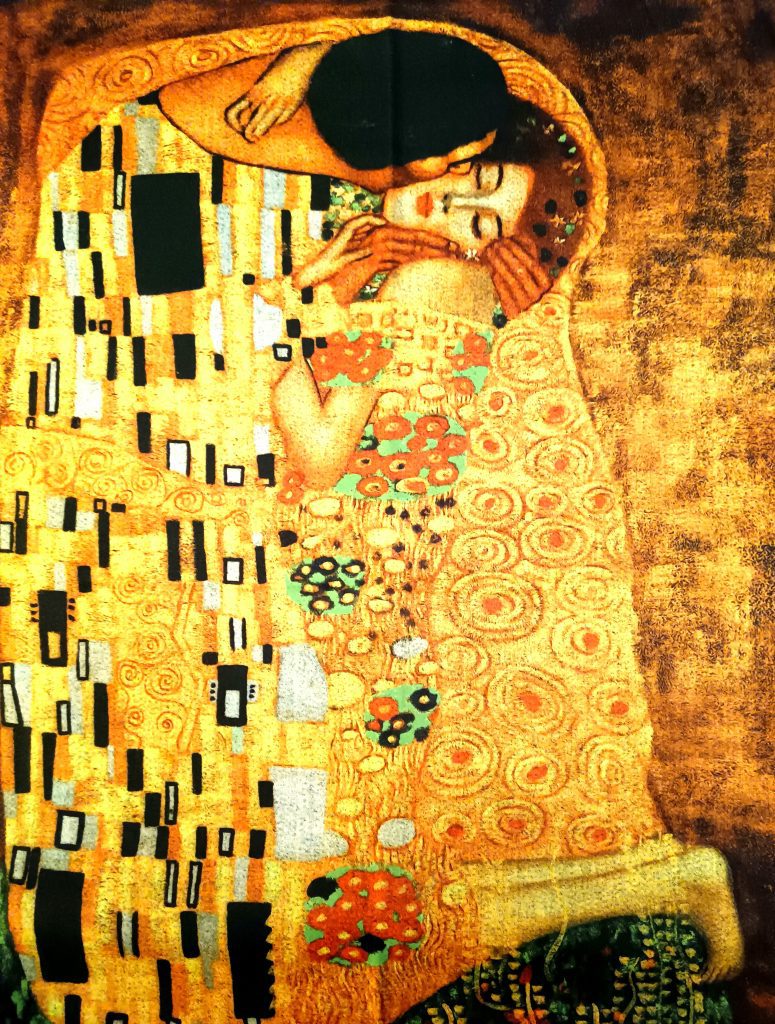 Foulard représentant un tableau de Klimt. Le baiser- Boutique les 101 idées folles à Langres 52200