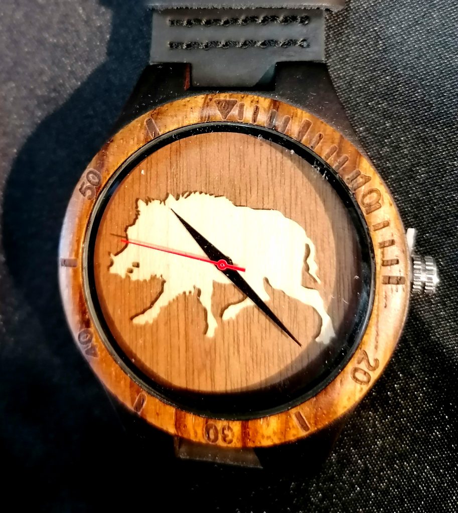 Montre bois sanglier bracelet cuir Boutique les 101 idées folles Langres 52200
