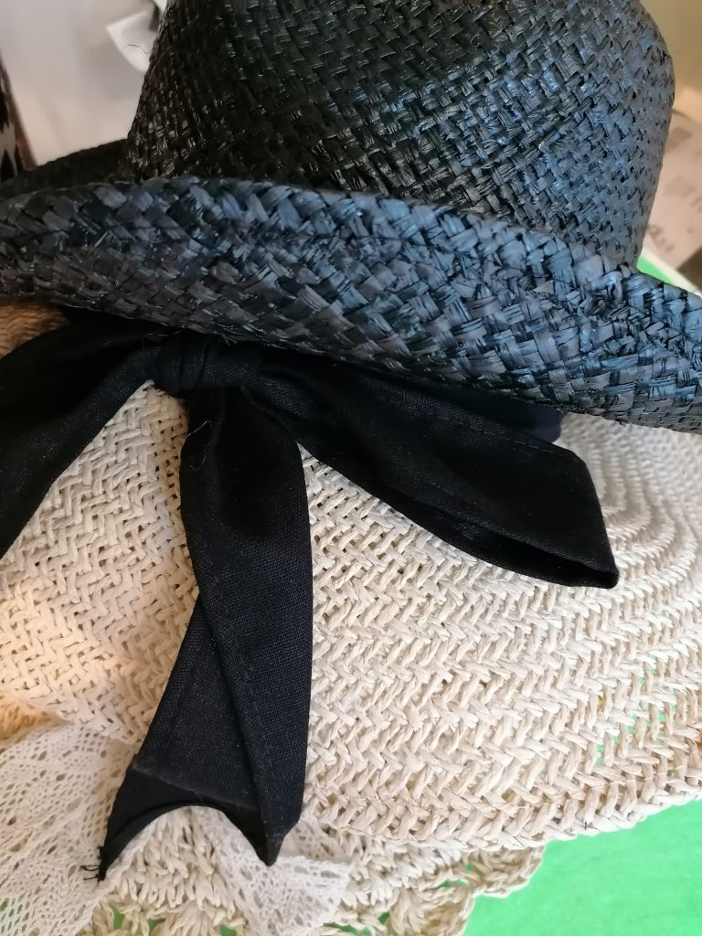 Chapeaux de paille femme. Boutique les 101 idées folles Langres 52200