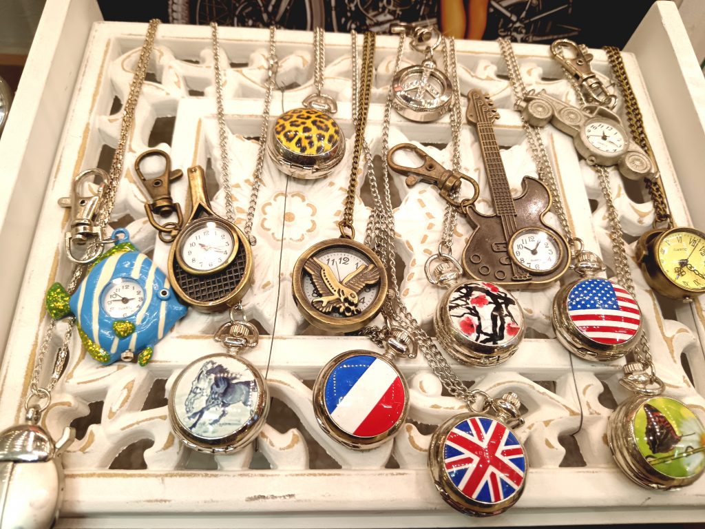 Montres femme en pendentif, tous styles. Boutique les 101 idées folles - Langres 52200