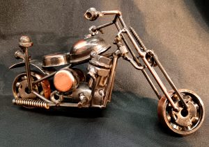 Moto métal en pièces de récup- Boutique les 101 idées folles - Langres 52200