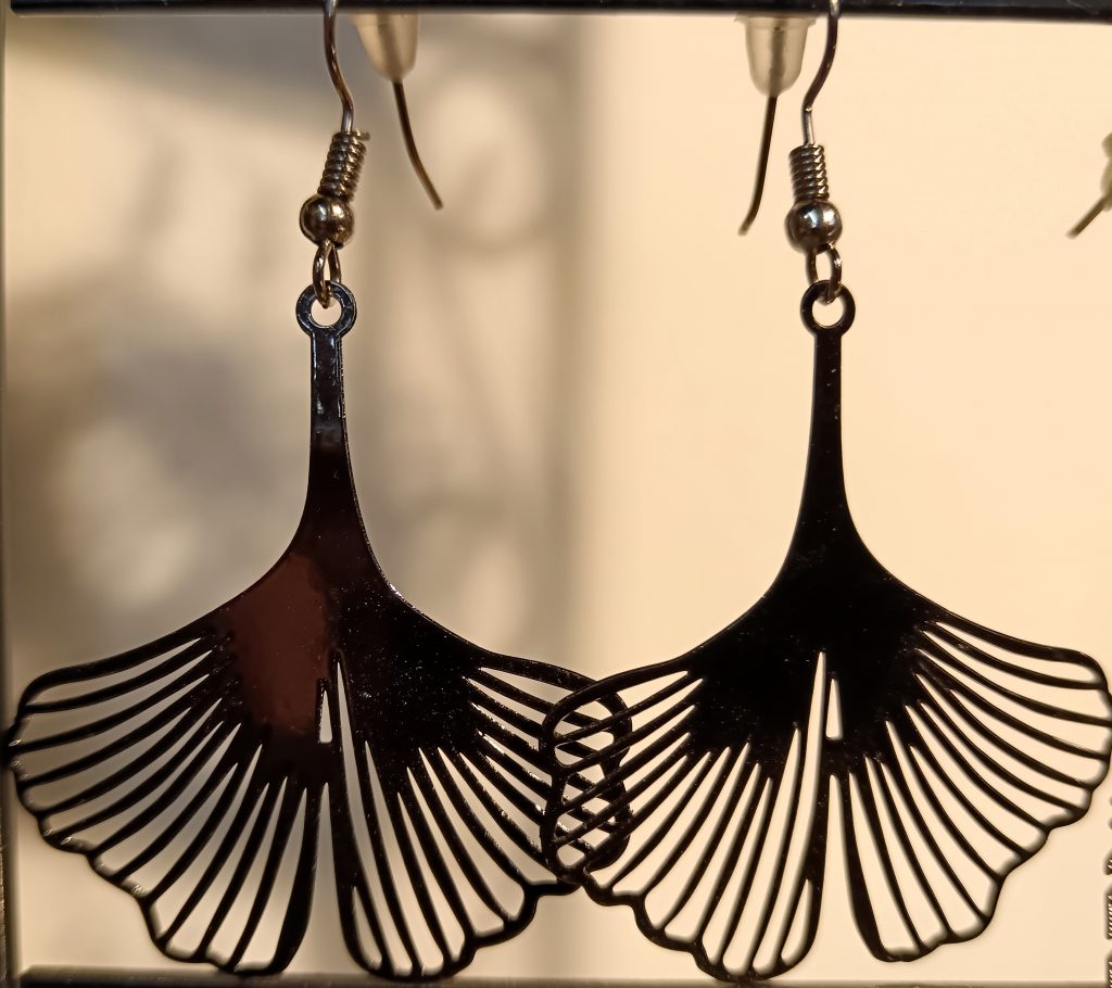 Boucles d'oreille métal noir motif feuille Ginko Boutique les 101 idées folles Langres 52200